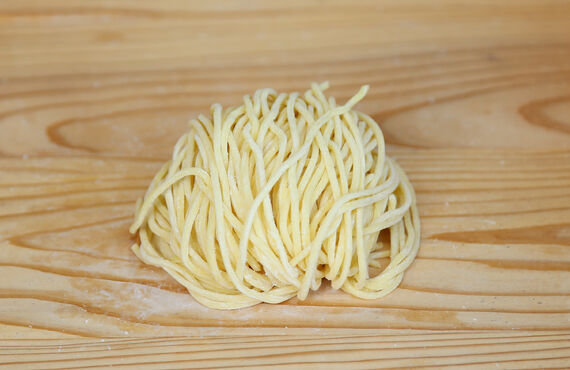 福岡でつけ麺用の麺の仕入れをお探しなら老舗製麺所「青木食産」へ