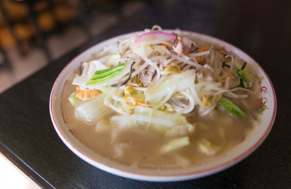 古賀市で業務用生麺を仕入れるなら創業110年の製麺所「青木食産」へ